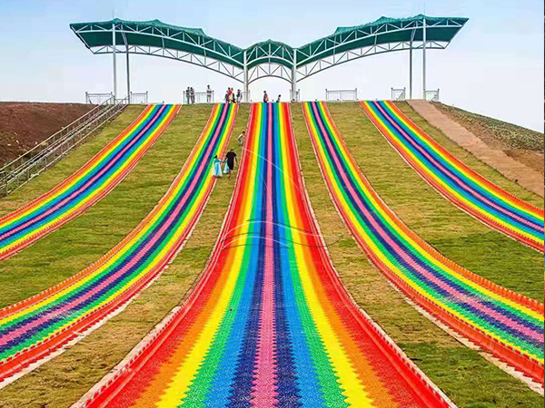 The Straight Rainbow Dry Snow Slope Slide
